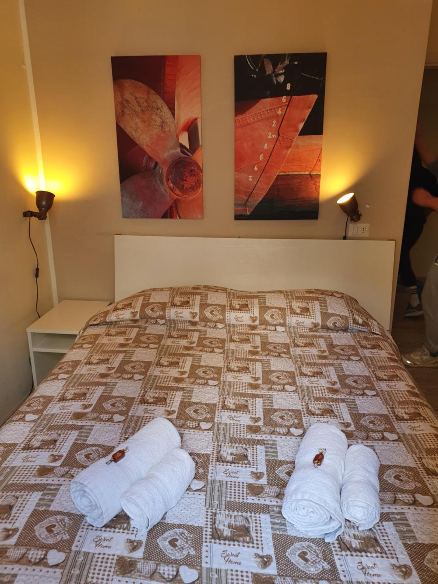 4Rooms Guest House Free Wi-Fi Salerno Ngoại thất bức ảnh