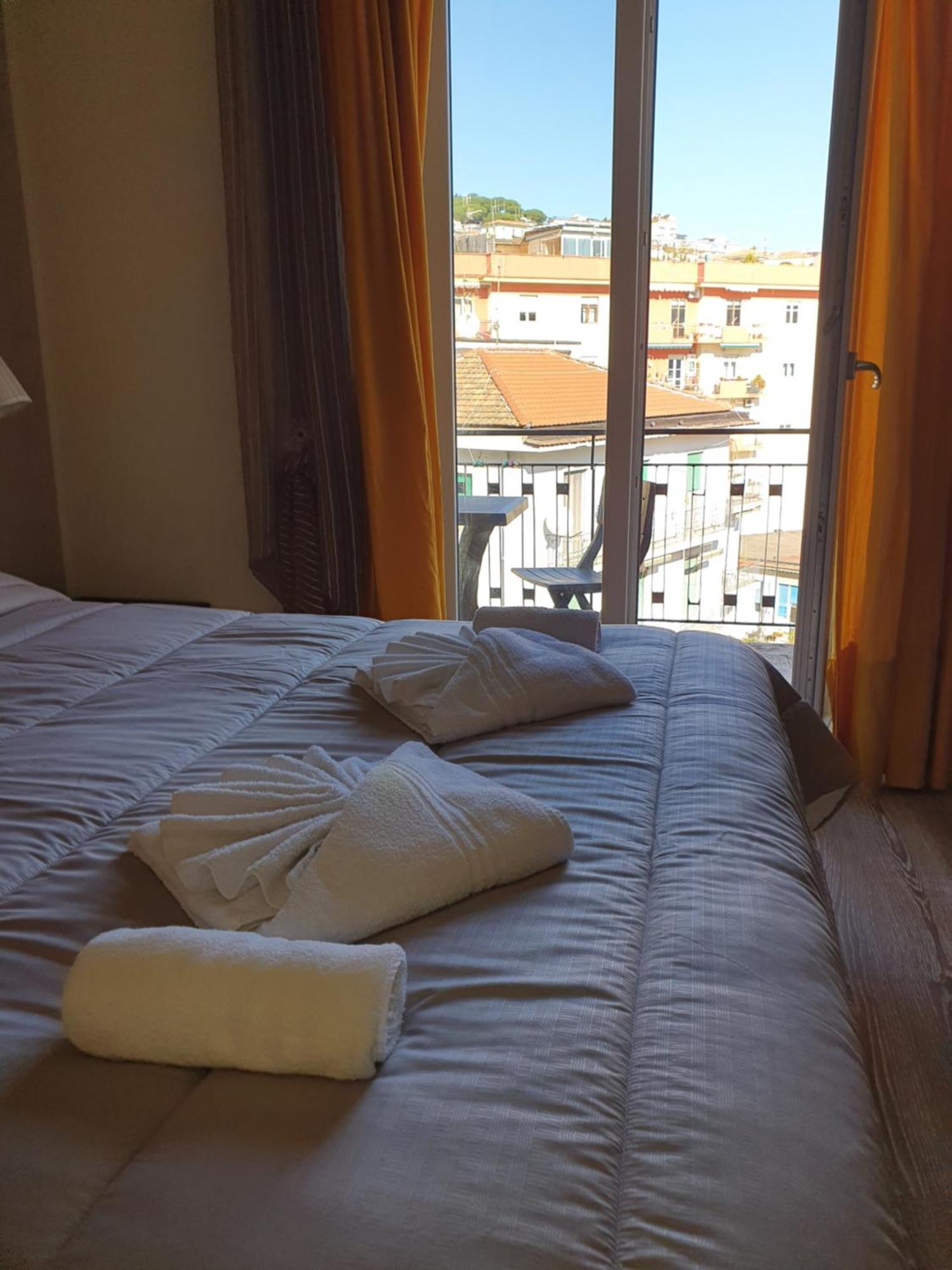 4Rooms Guest House Free Wi-Fi Salerno Ngoại thất bức ảnh